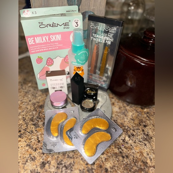 The Crème Shop Skincare and Makeup Set bundle - Picture 1 of 3
